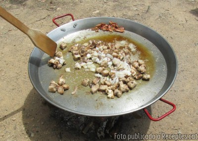 Paella campestre de peix i carn